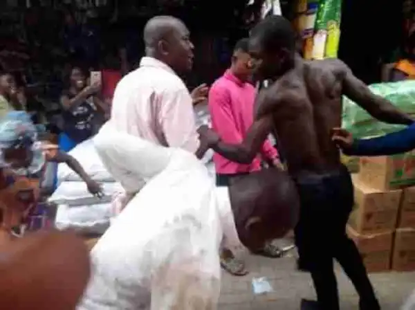 2 Ghanaian Evangelists Turned Market Into A Boxing Arena, Fight Over Offering (Photos)